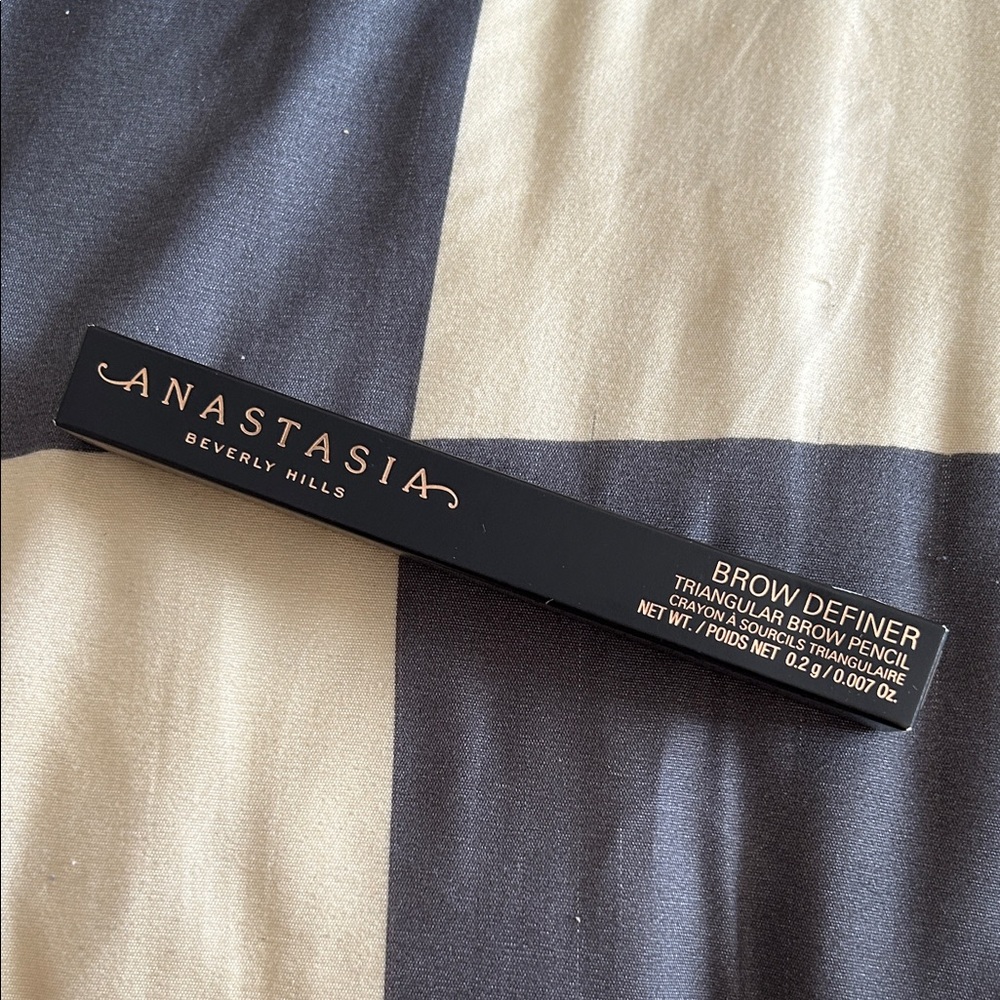 Anastasia Beverly Hills Brow Definer in soft brown